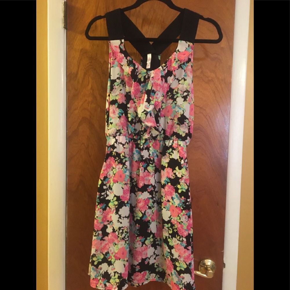 🎉 Xhilaration Junior’s floral racer back dress